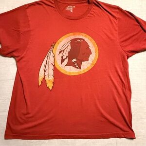 Washington Redskins Old Navy Retired Logo Graphic XXL T-Shirt in Burgundy